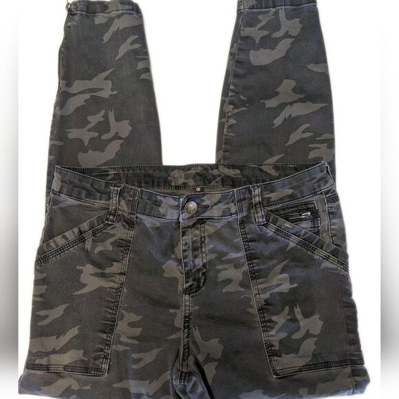 Kut from the Kloth Camouflage Skinny Pants - Picture 2 of 11